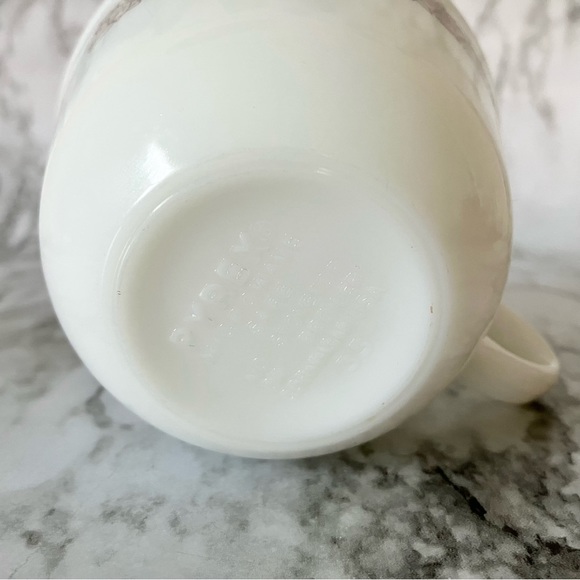 Vintage Pyrex milk glass coffee cup woodland pattern - Picture 5 of 5